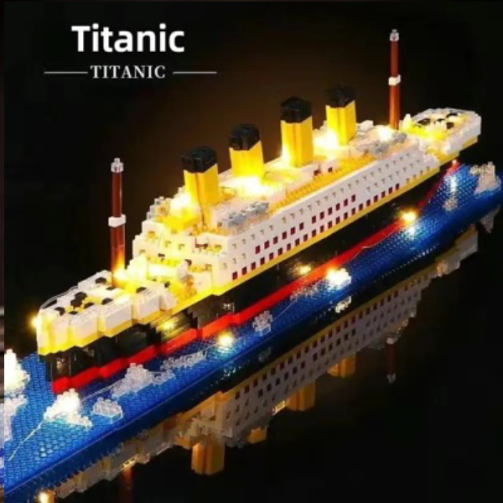 Building Blocks: Titanic Model 1878pcs